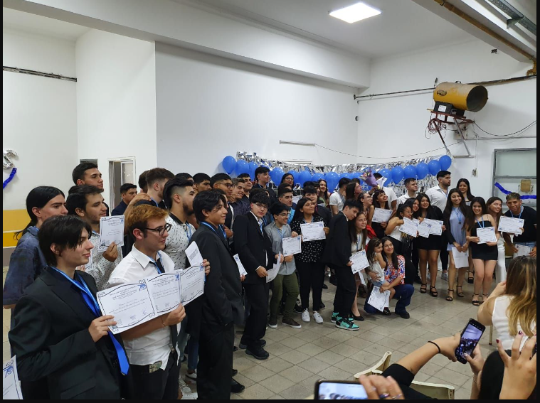 Fin de año a puro diploma y festejo
